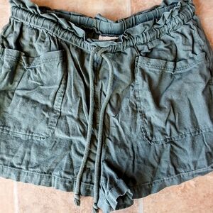 Universal Thread Green Cargo Shorts with Elastic Waistband